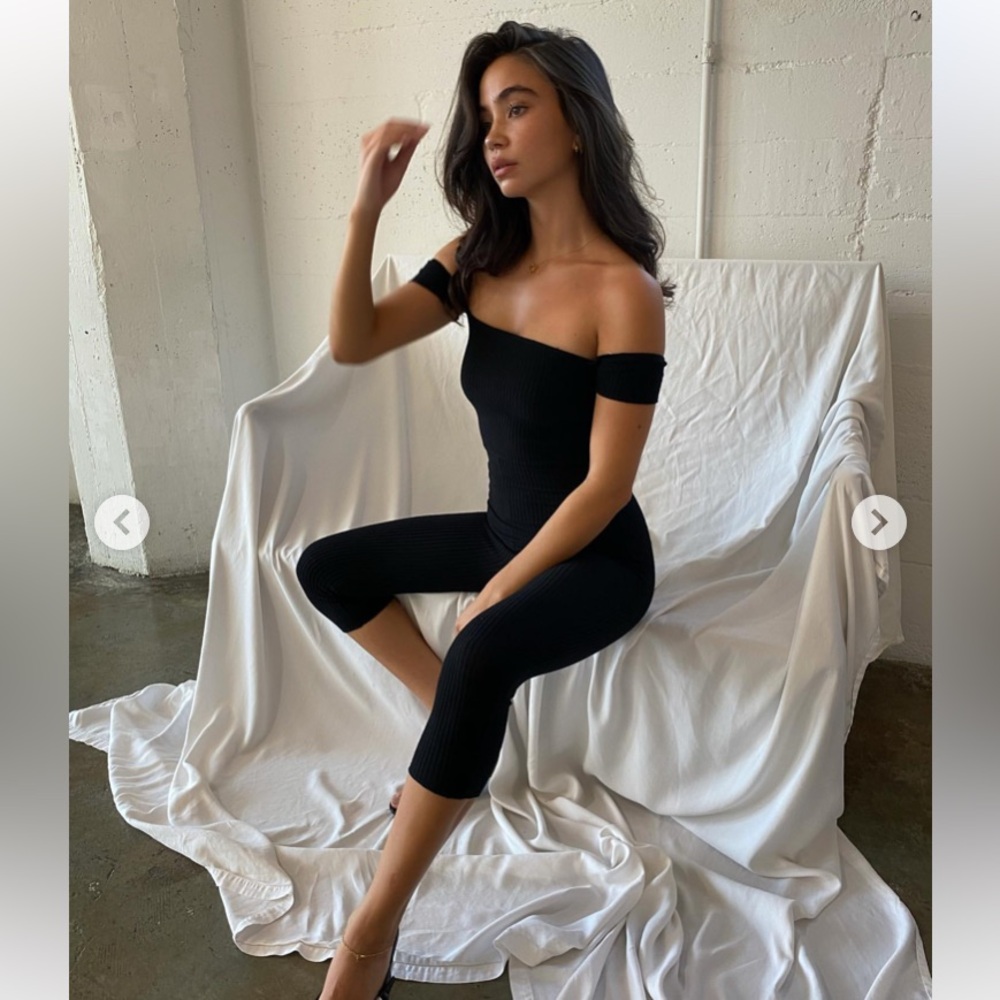 AYAI Are You Am I AYAKA black Off-Shoulder Ribbed Jumpsuit Catsuit Capris S